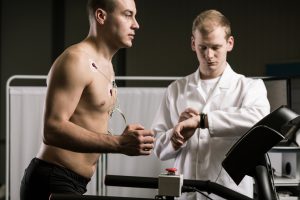 atleta sotto sforzo per medicina dello sport